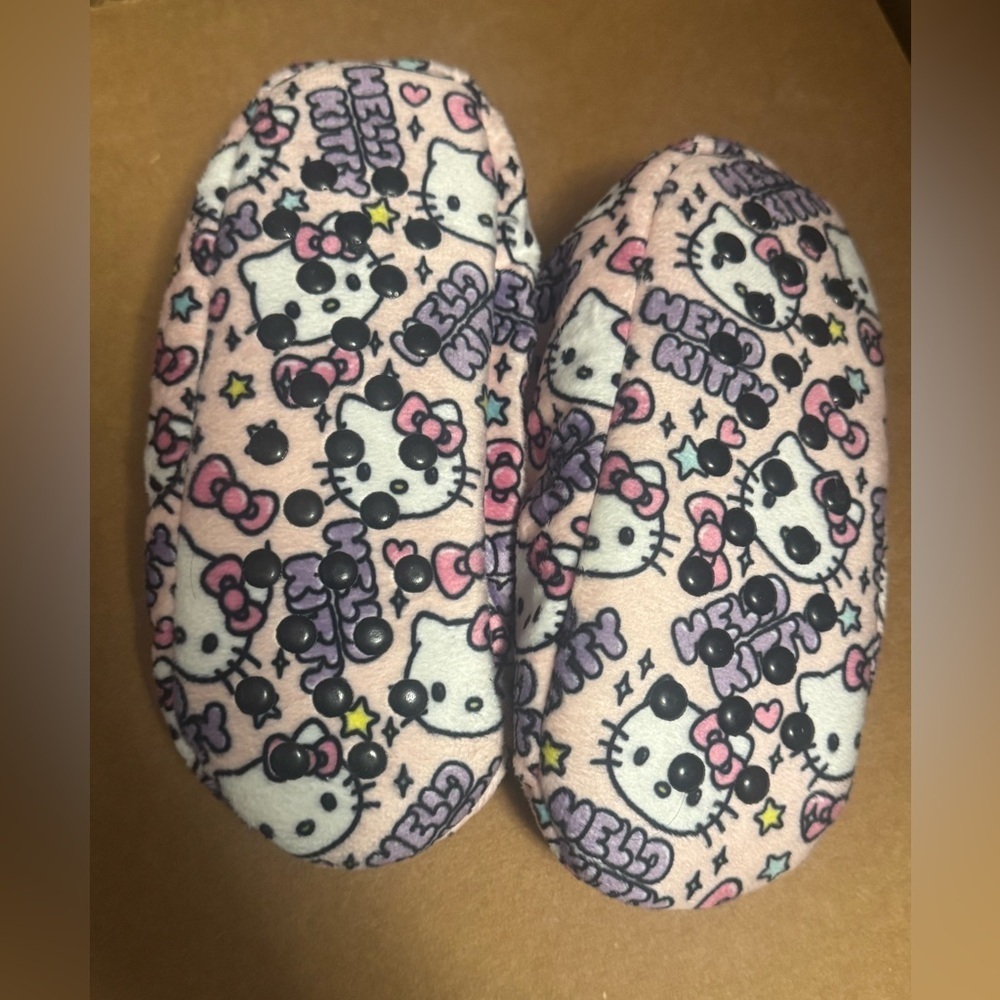HELLO KITTY Sanrio Fuzzy fur slip on slippers Kids Girls size 11/12 house shoes - Picture 3 of 6